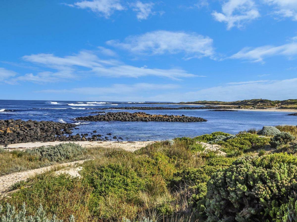 Hearns Beachside Villa 2 Port Fairy Exterior foto